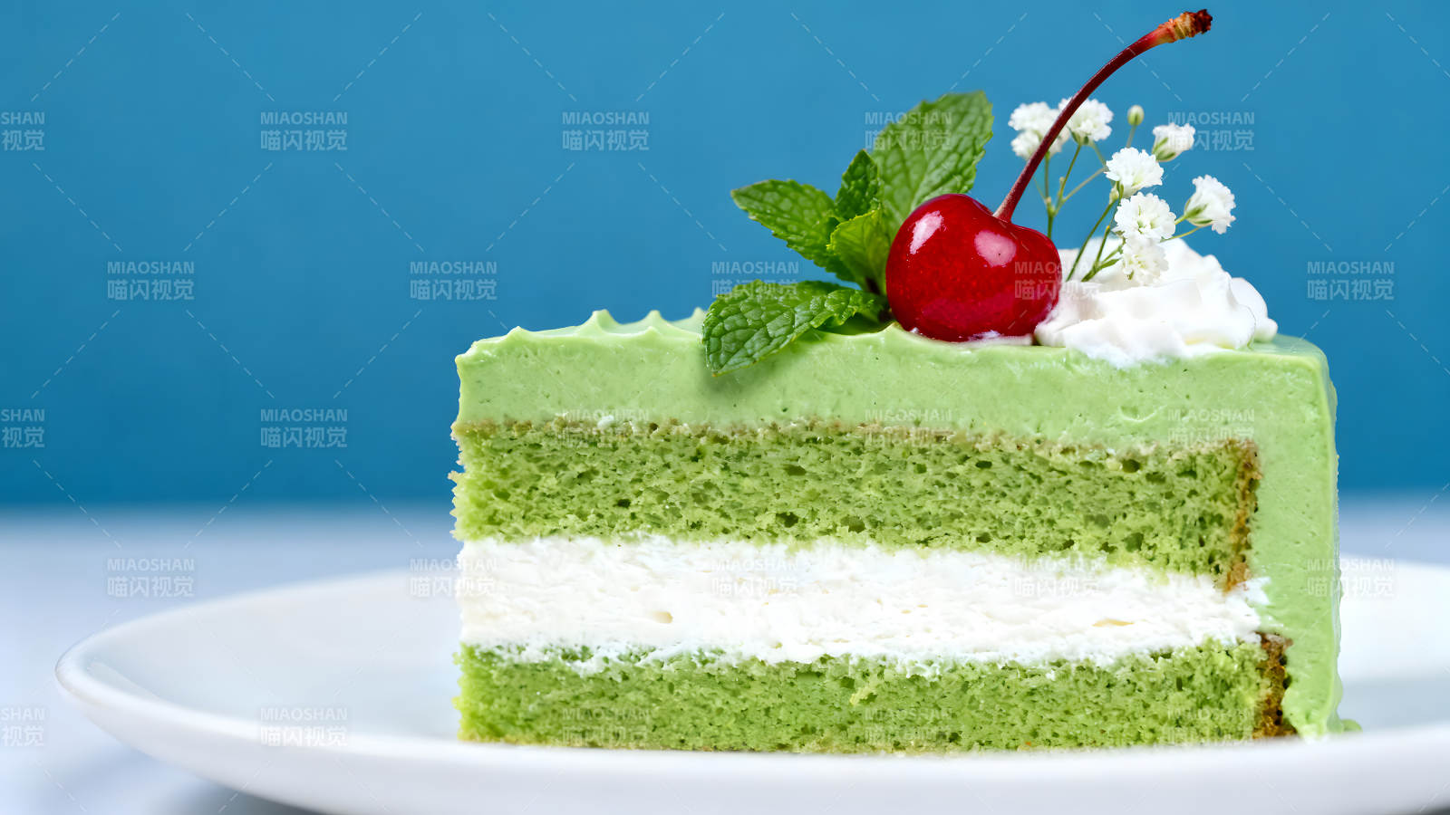 抹茶蛋糕配饰红樱桃薄荷叶装饰图片