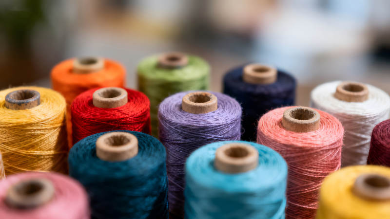 彩色线轴近景特写颜色丰富多样图片