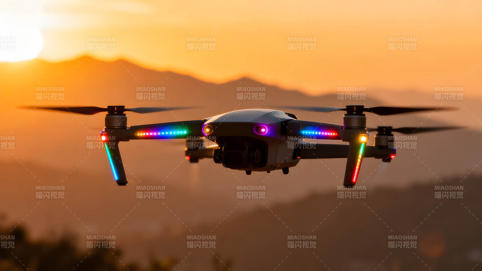 无人机在落日余晖中飞行图片