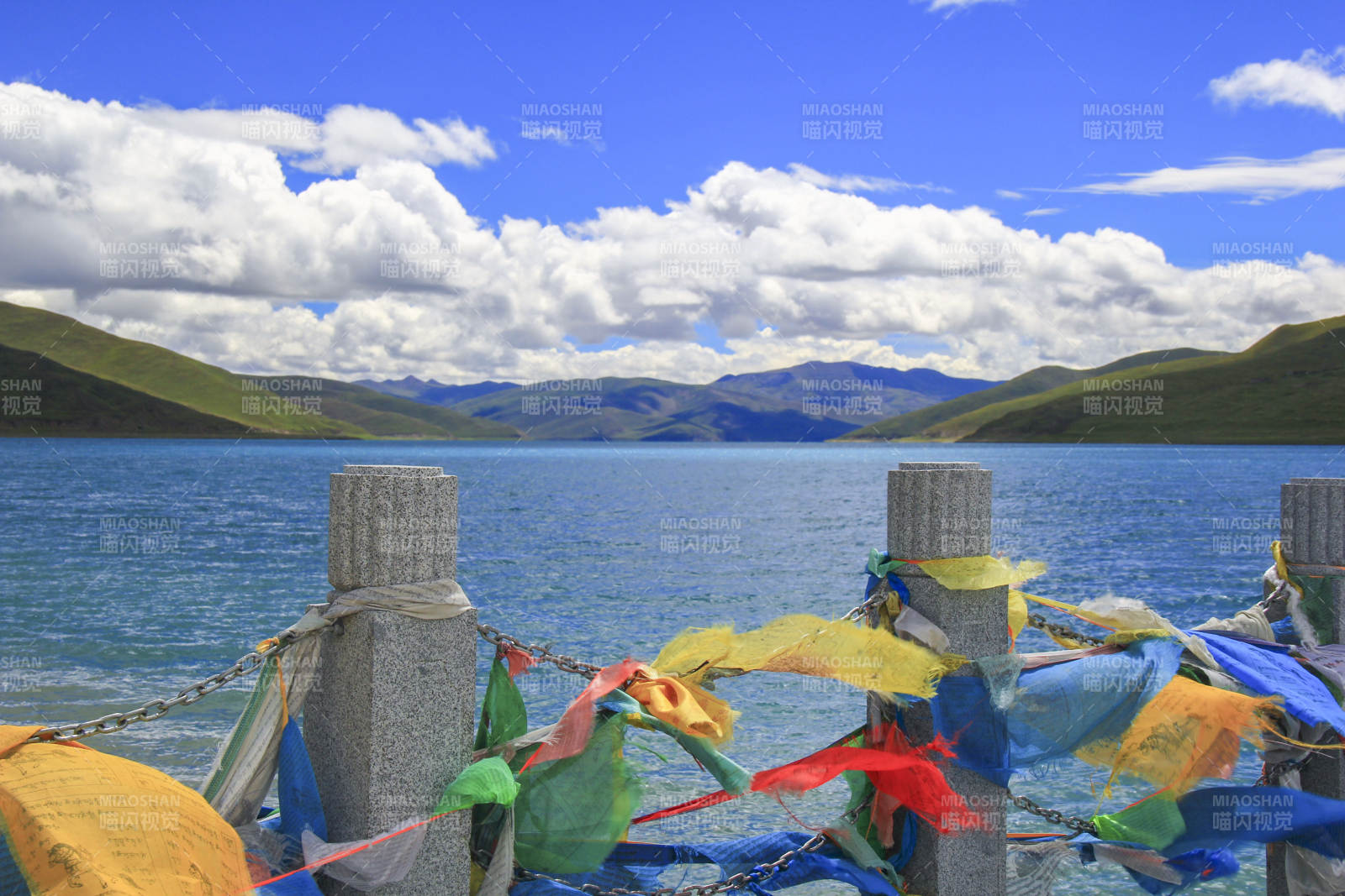 西藏圣湖羊卓雍措图片