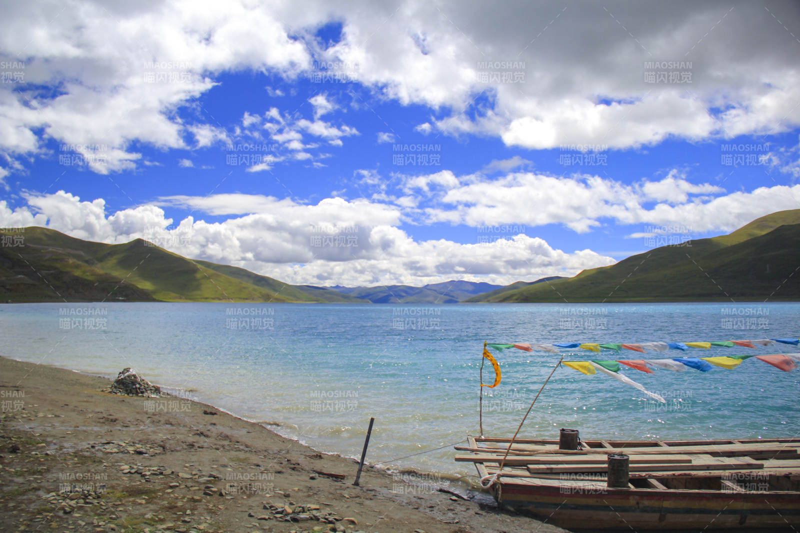 西藏圣湖羊卓雍措图片