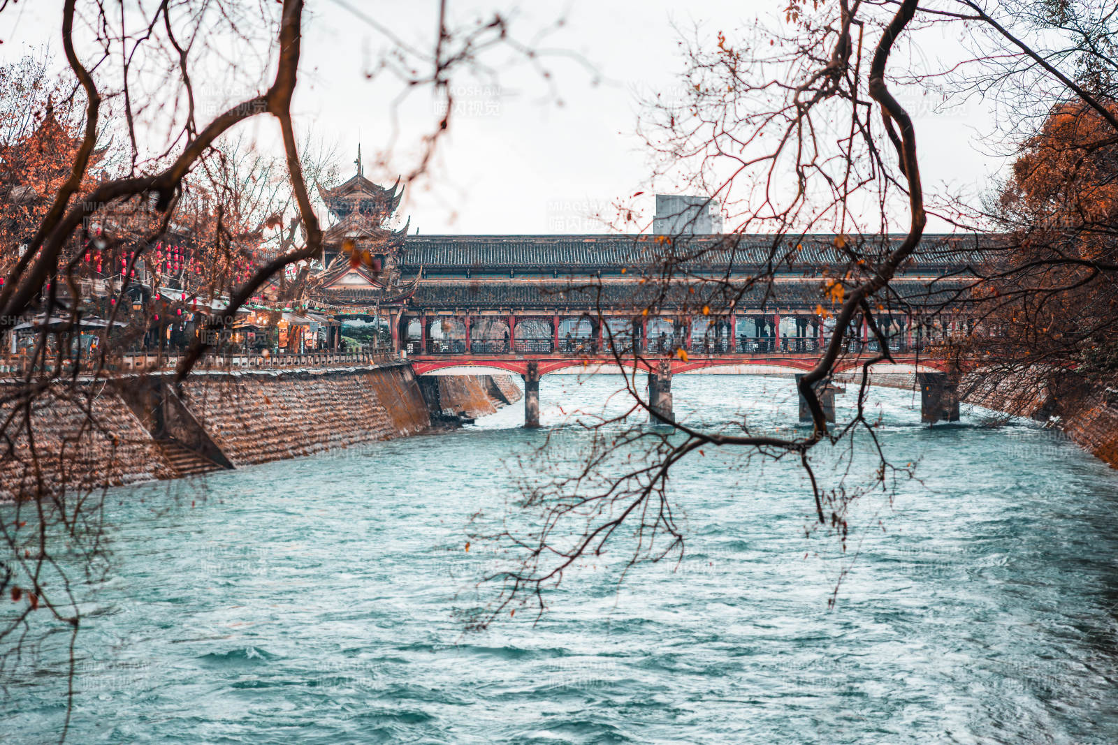 秋桥流水古韵  都江堰图片