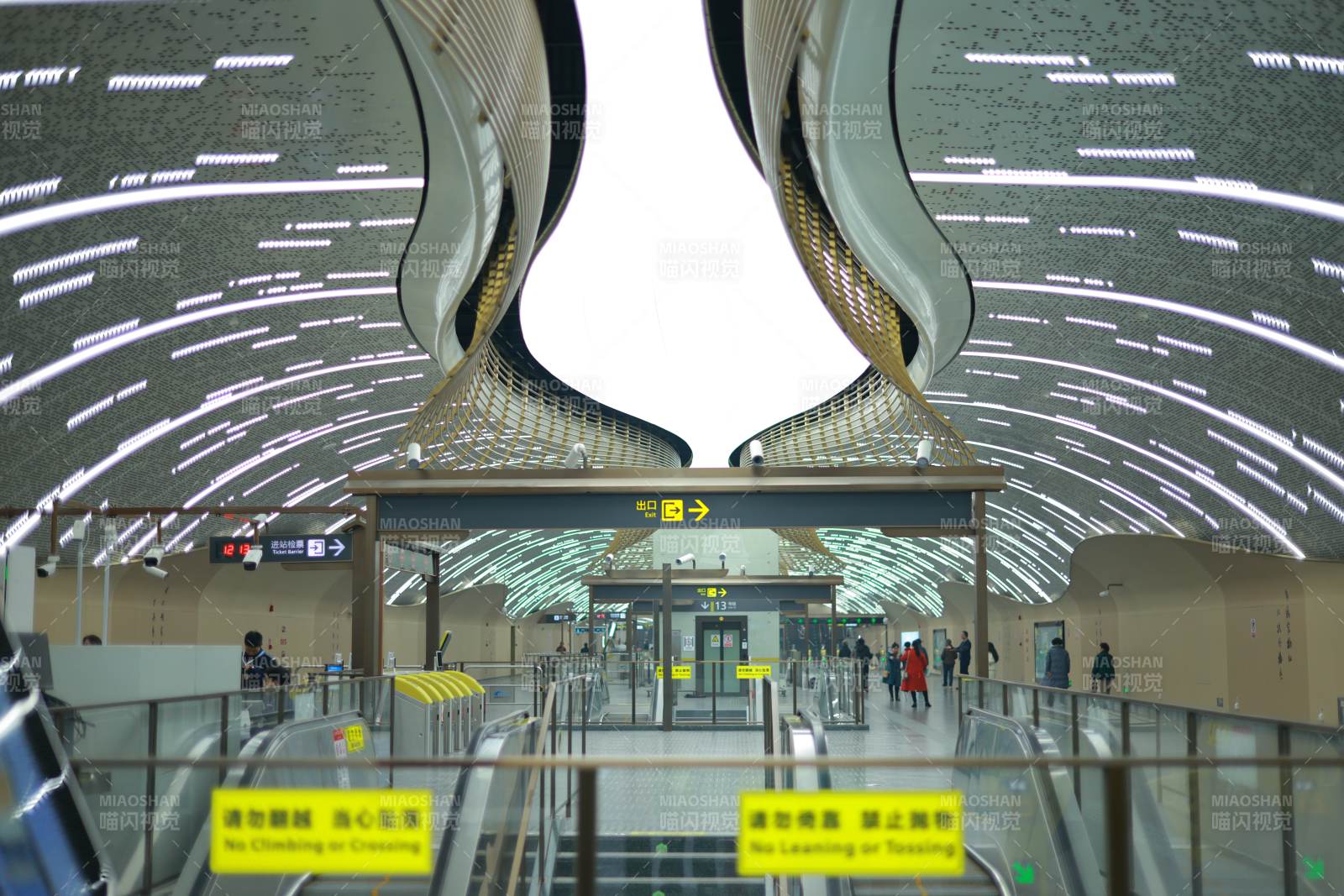 地铁站13号线图片