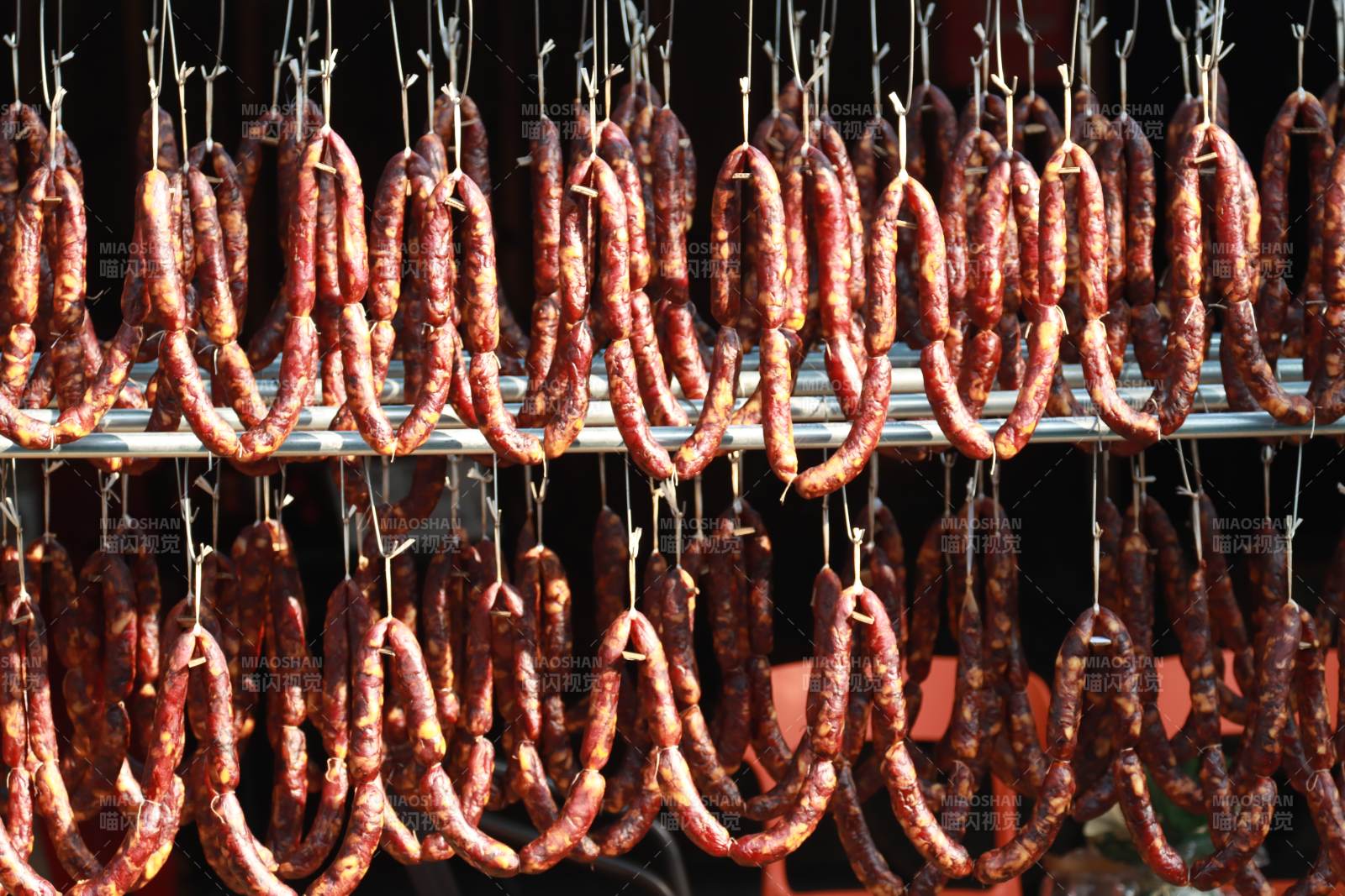 风干香肠悬挂展示图片
