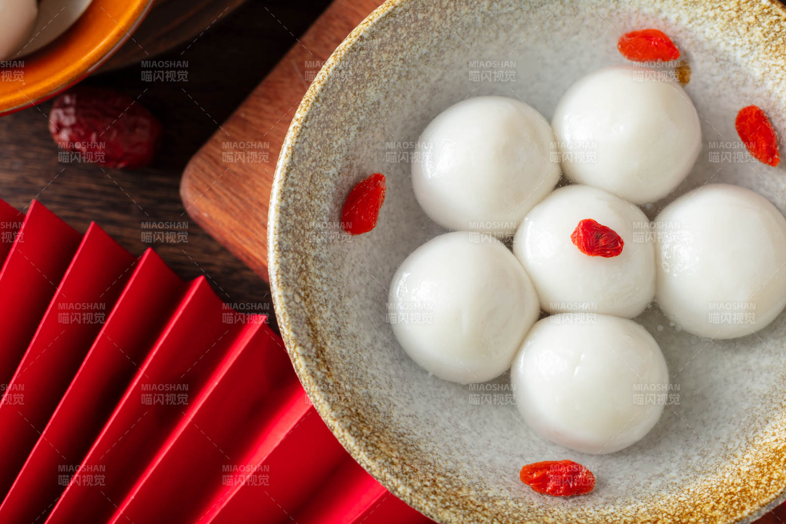 汤圆配枸杞图片