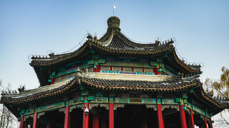 颐和园八角亭飞檐翘角图片