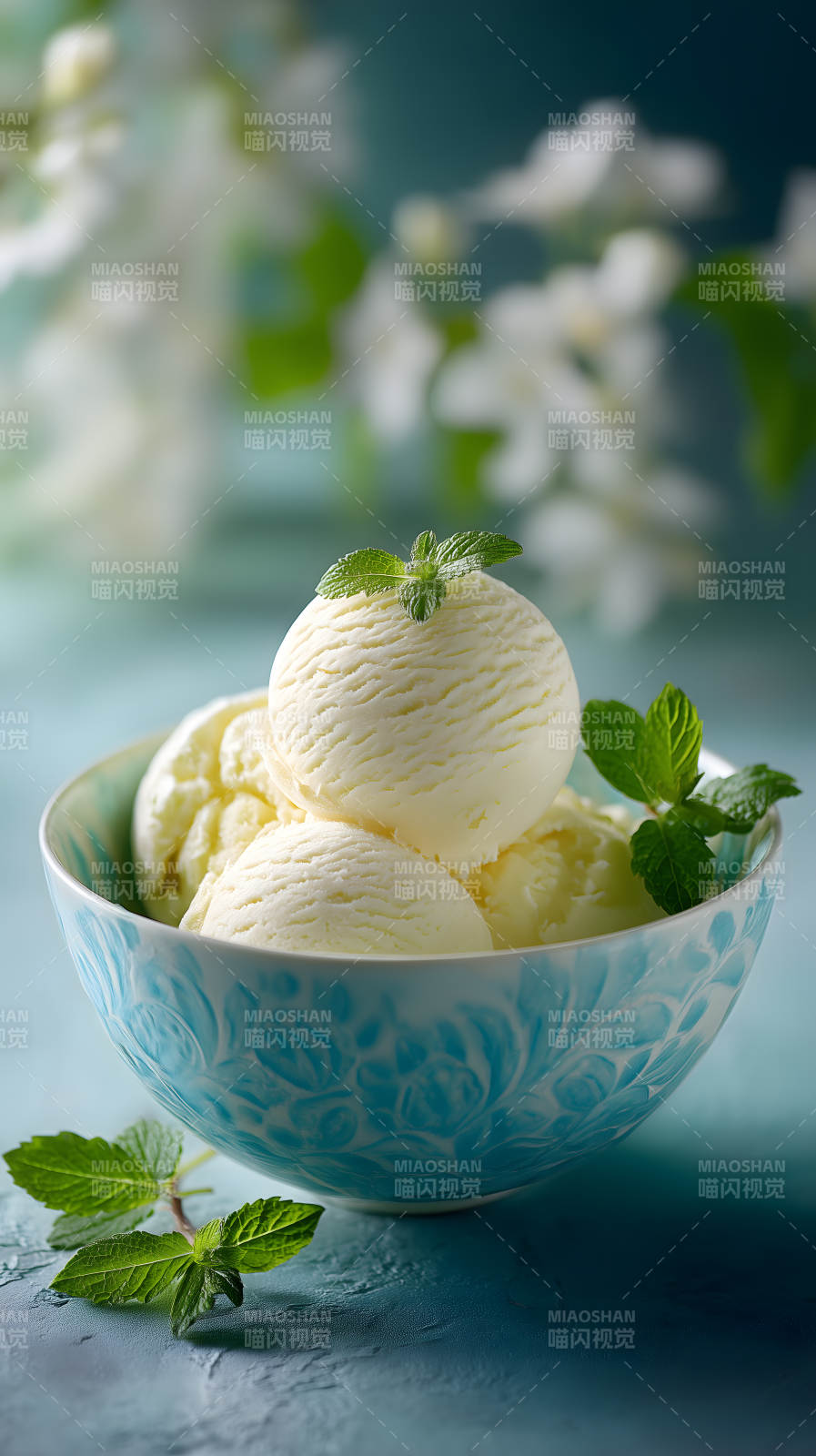 冰淇淋配薄荷叶清新可口图片