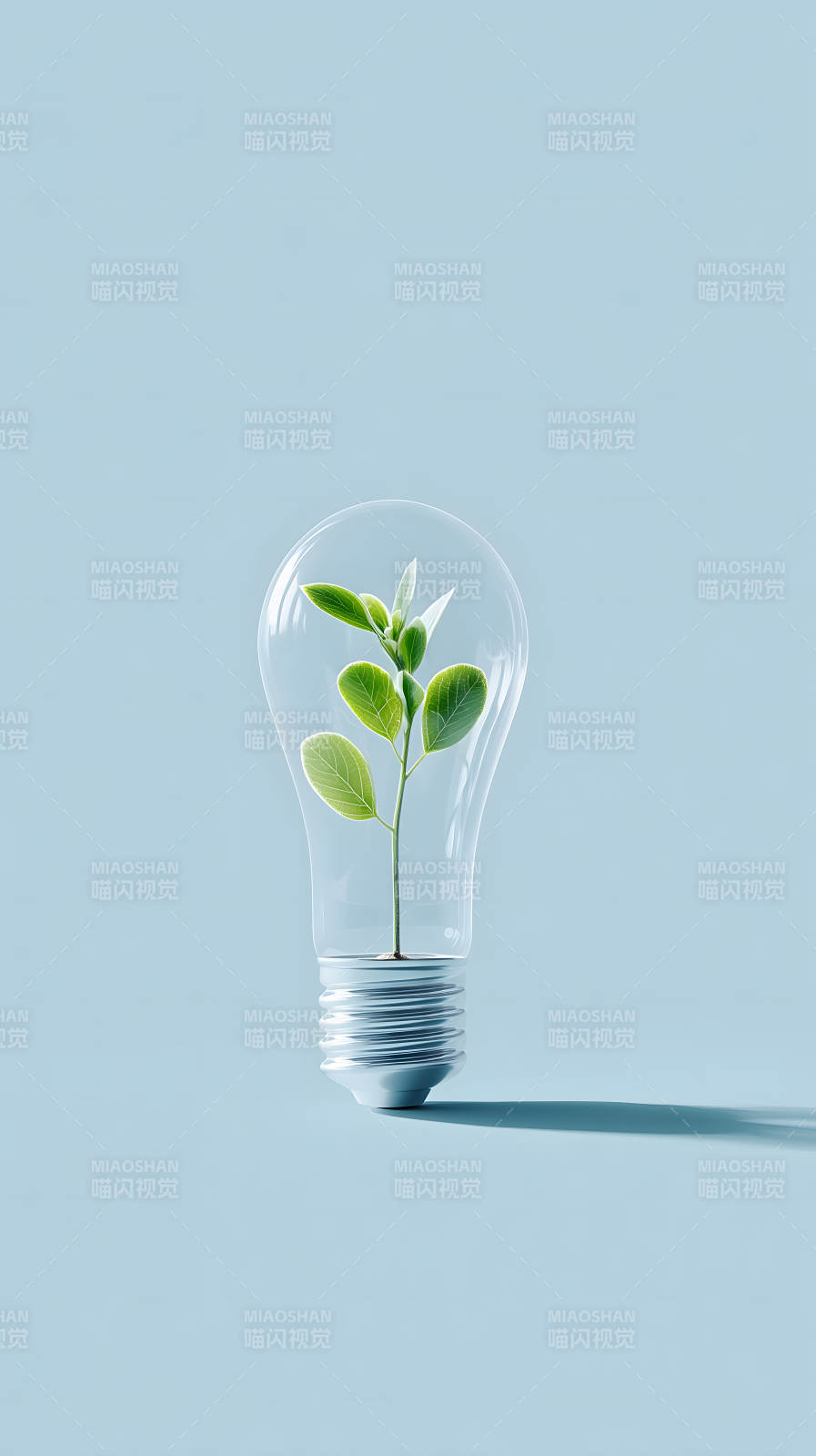 灯泡中绿植寓意环保理念图片