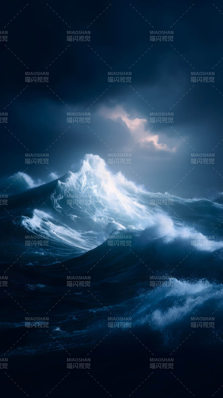 风暴中的巨浪冲击画面图片