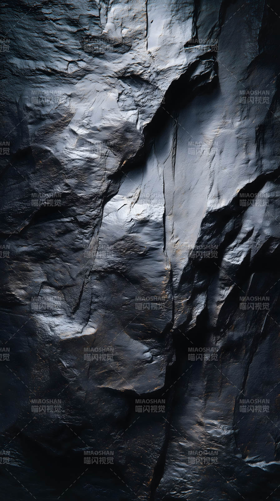 深邃的黑色岩石纹理图片