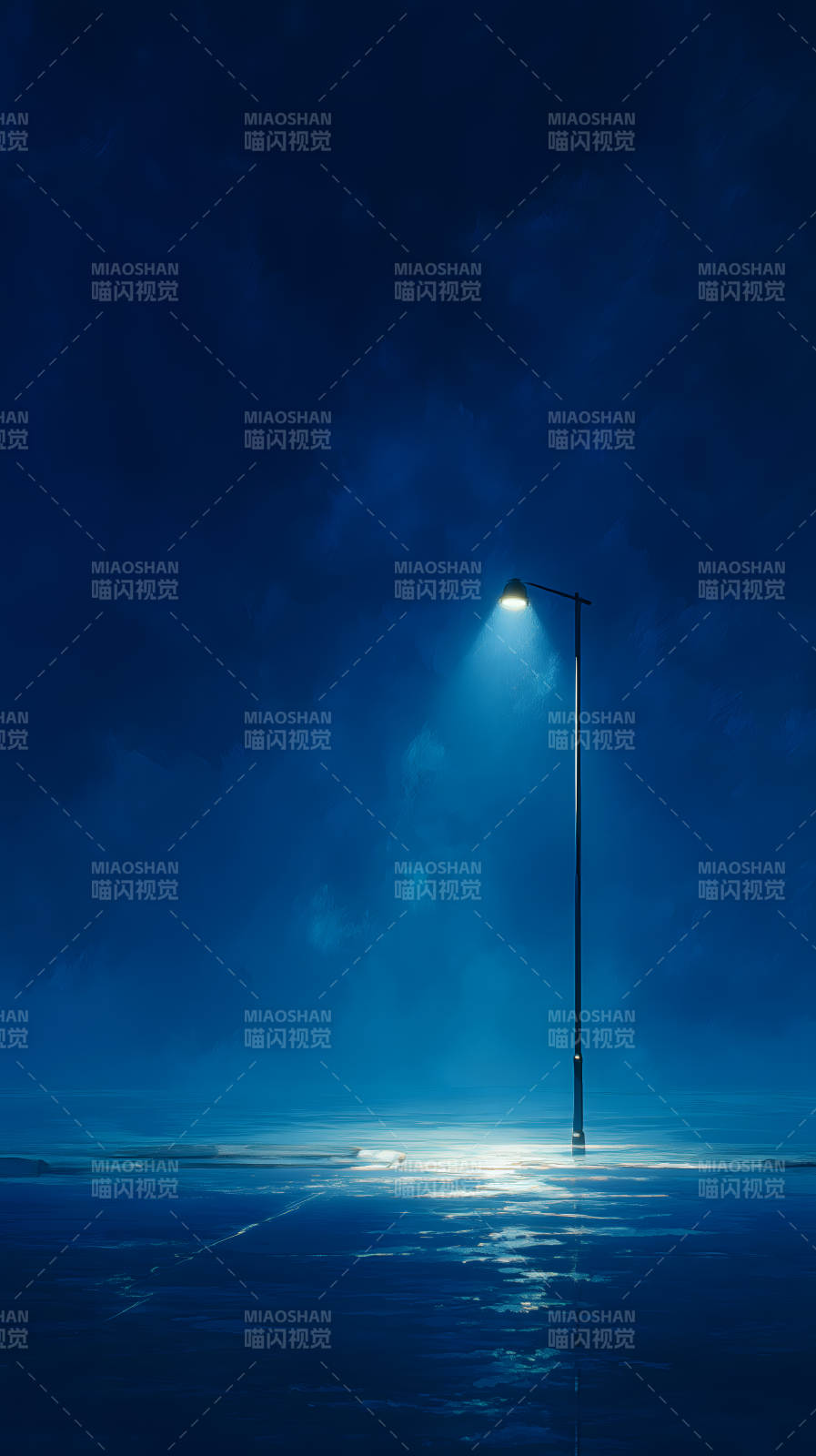 深夜孤灯照亮空旷街道图片