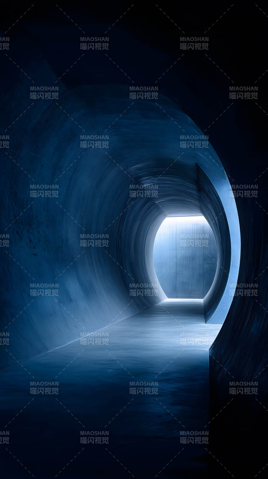 深邃的蓝色隧道尽头图片
