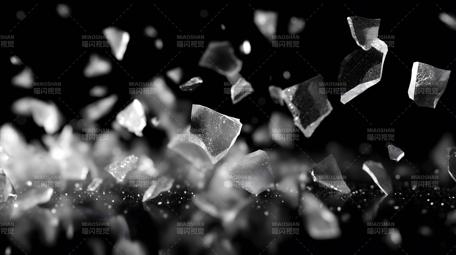 破碎的玻璃碎片在空中飞舞图片