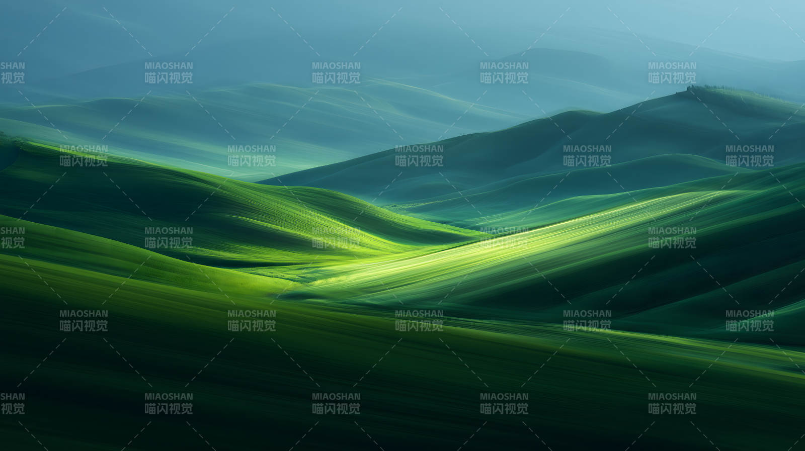 起伏连绵的绿色山峦图片