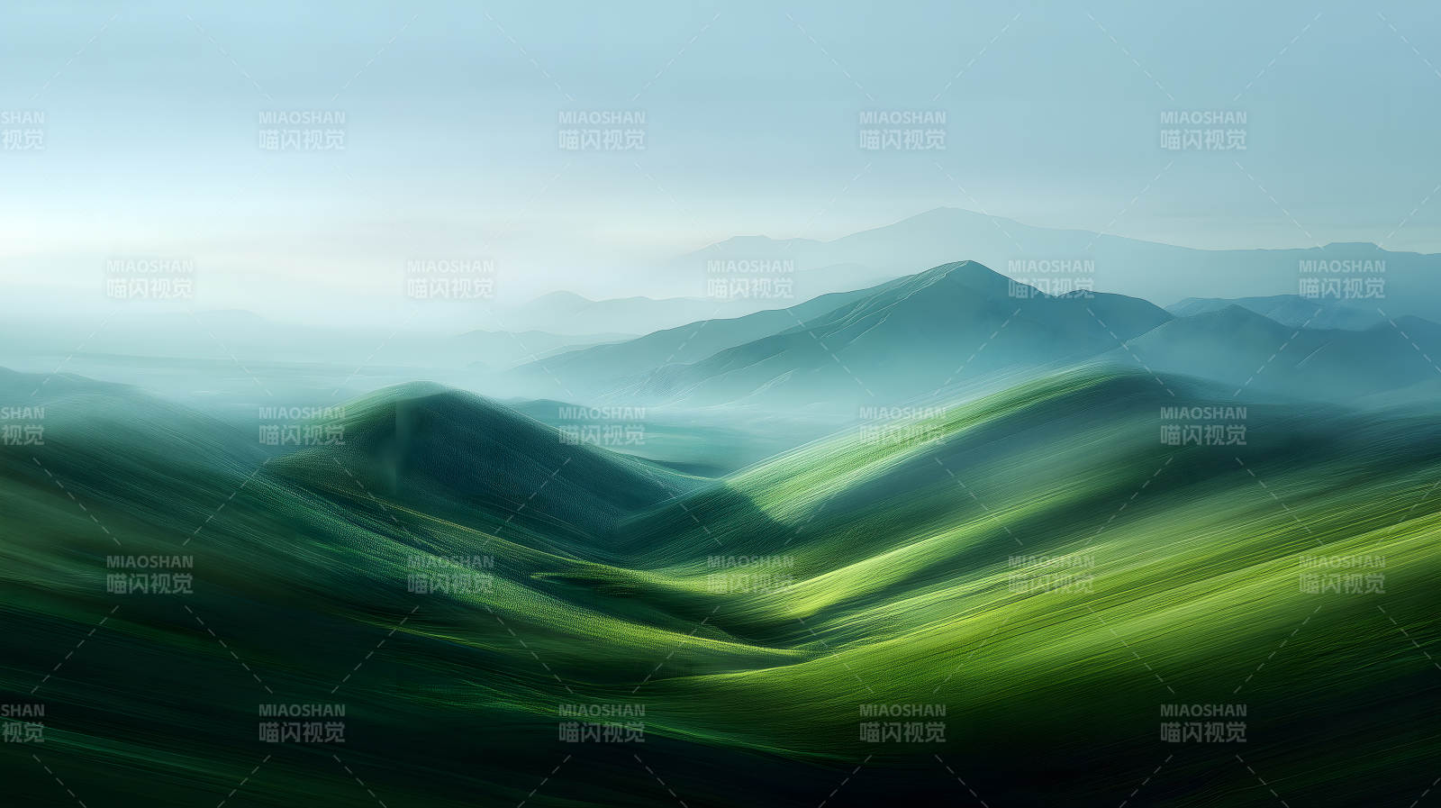 梦幻般的绿色山峦图片