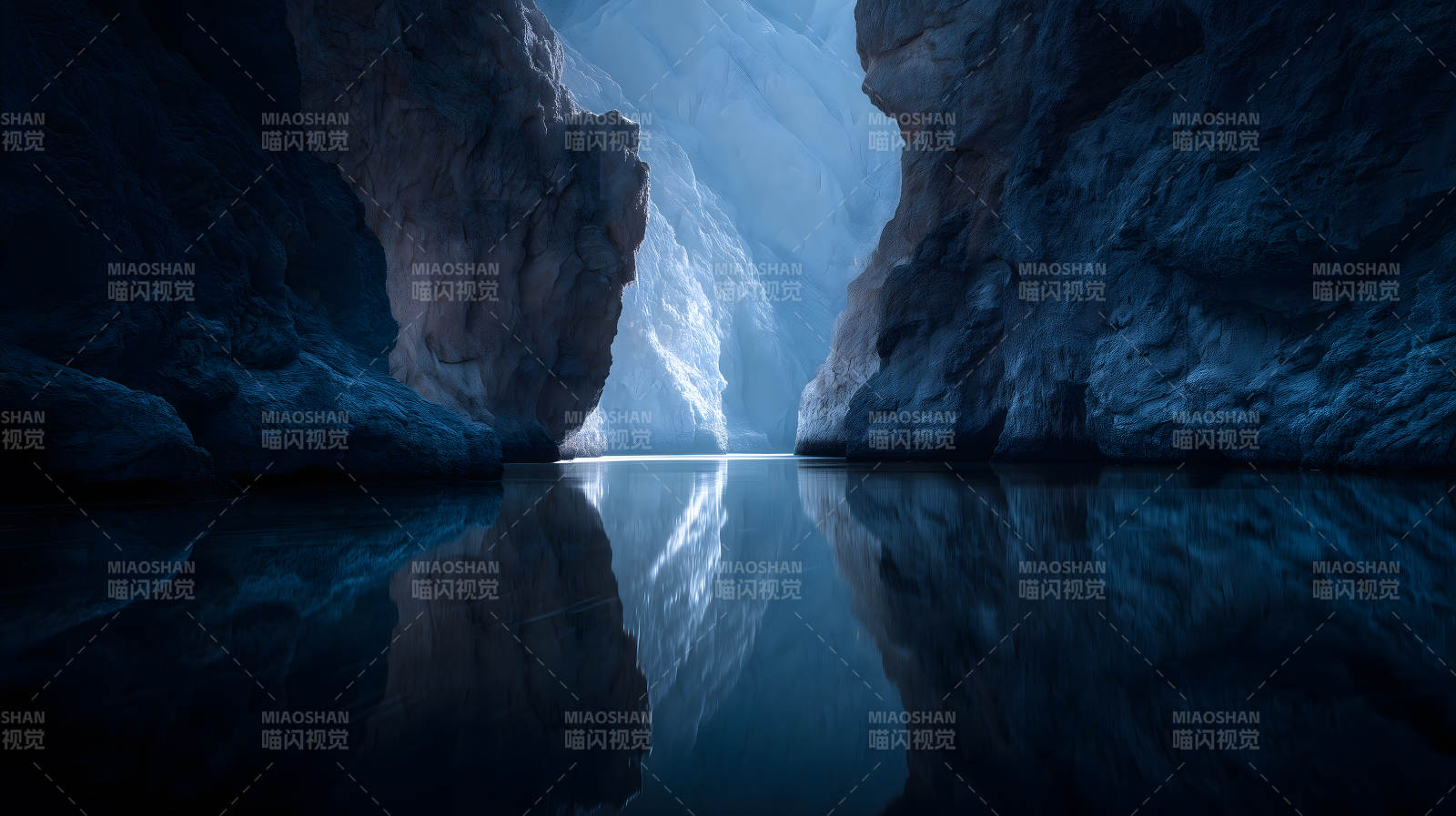 峡谷幽潭宁静致远图片