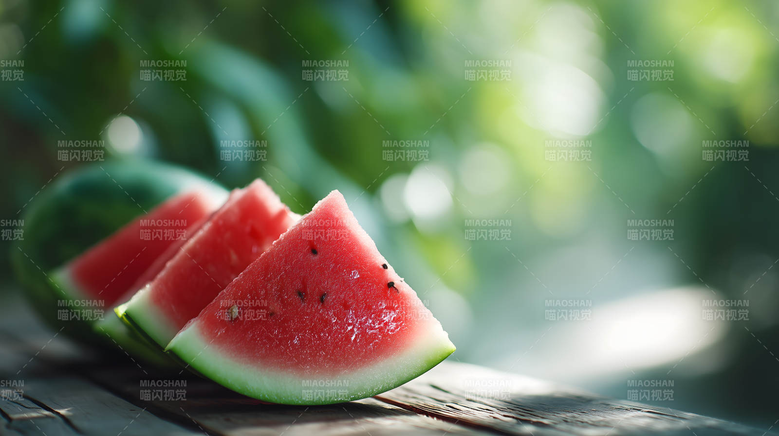 夏日清凉西瓜切片图片