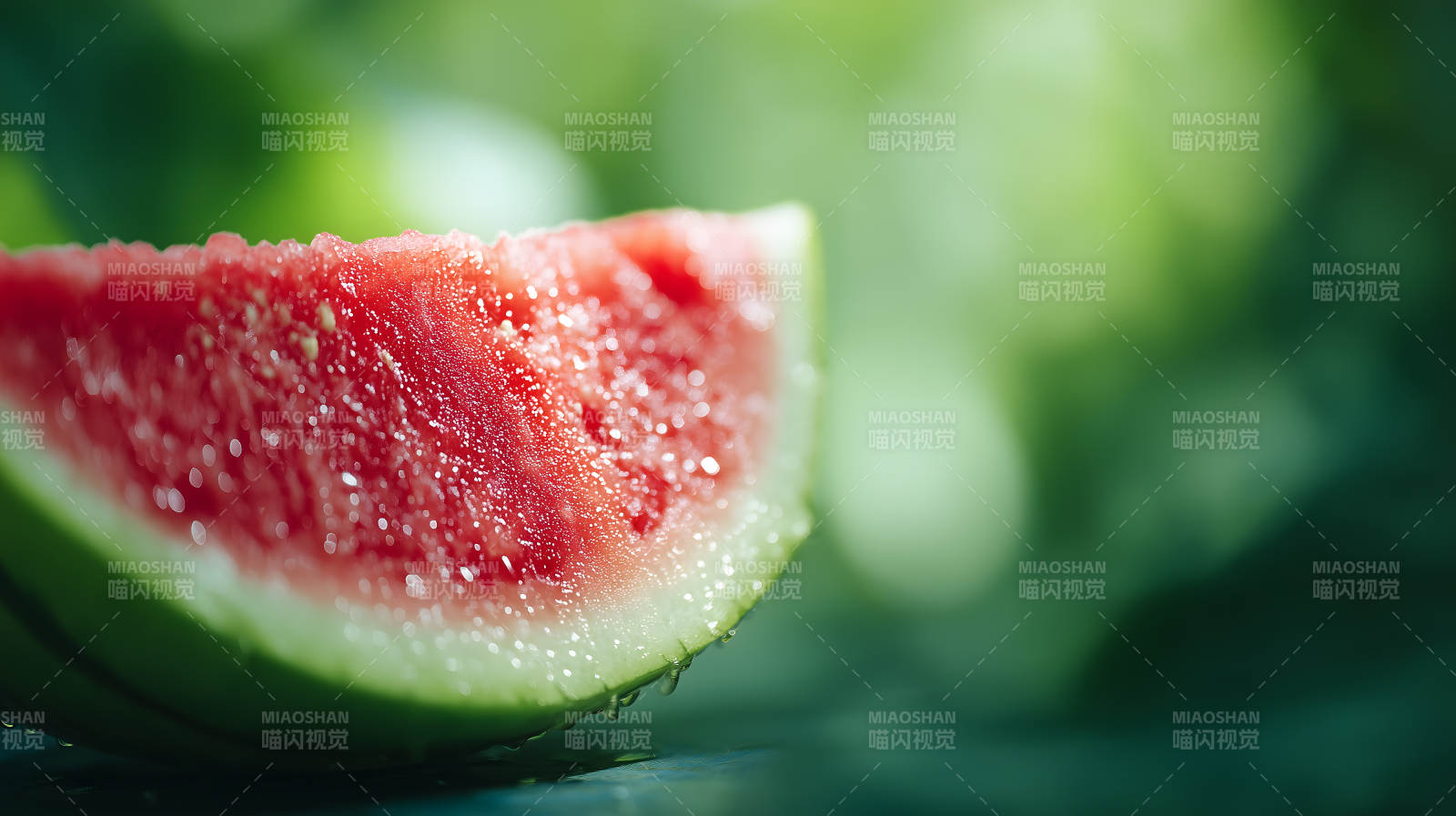 盛夏甜蜜的西瓜切片图片