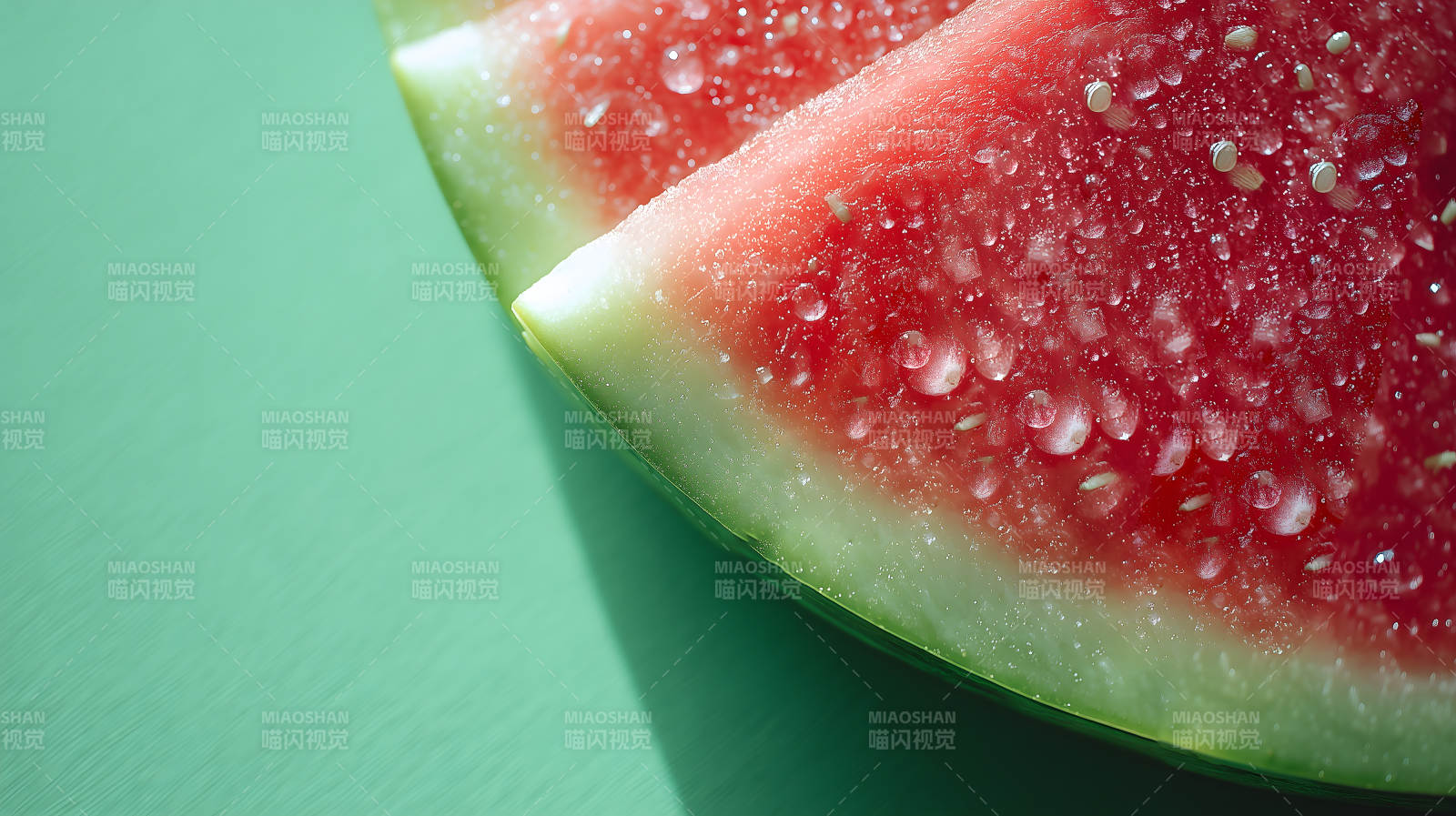 盛夏甜蜜多汁西瓜图片