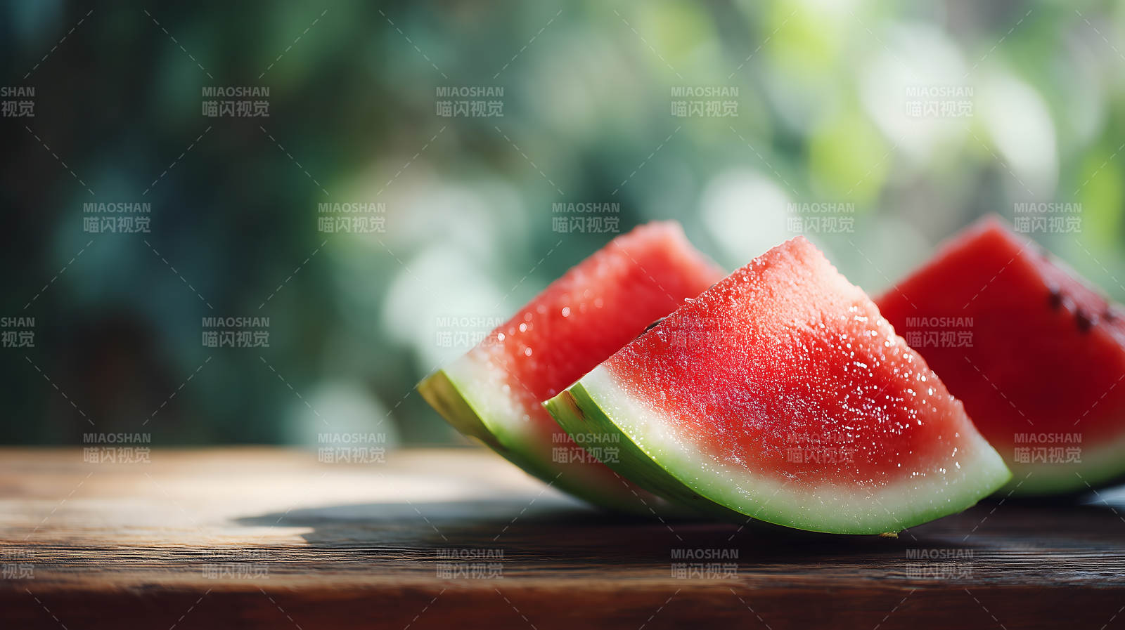 夏日清爽的西瓜切片图片