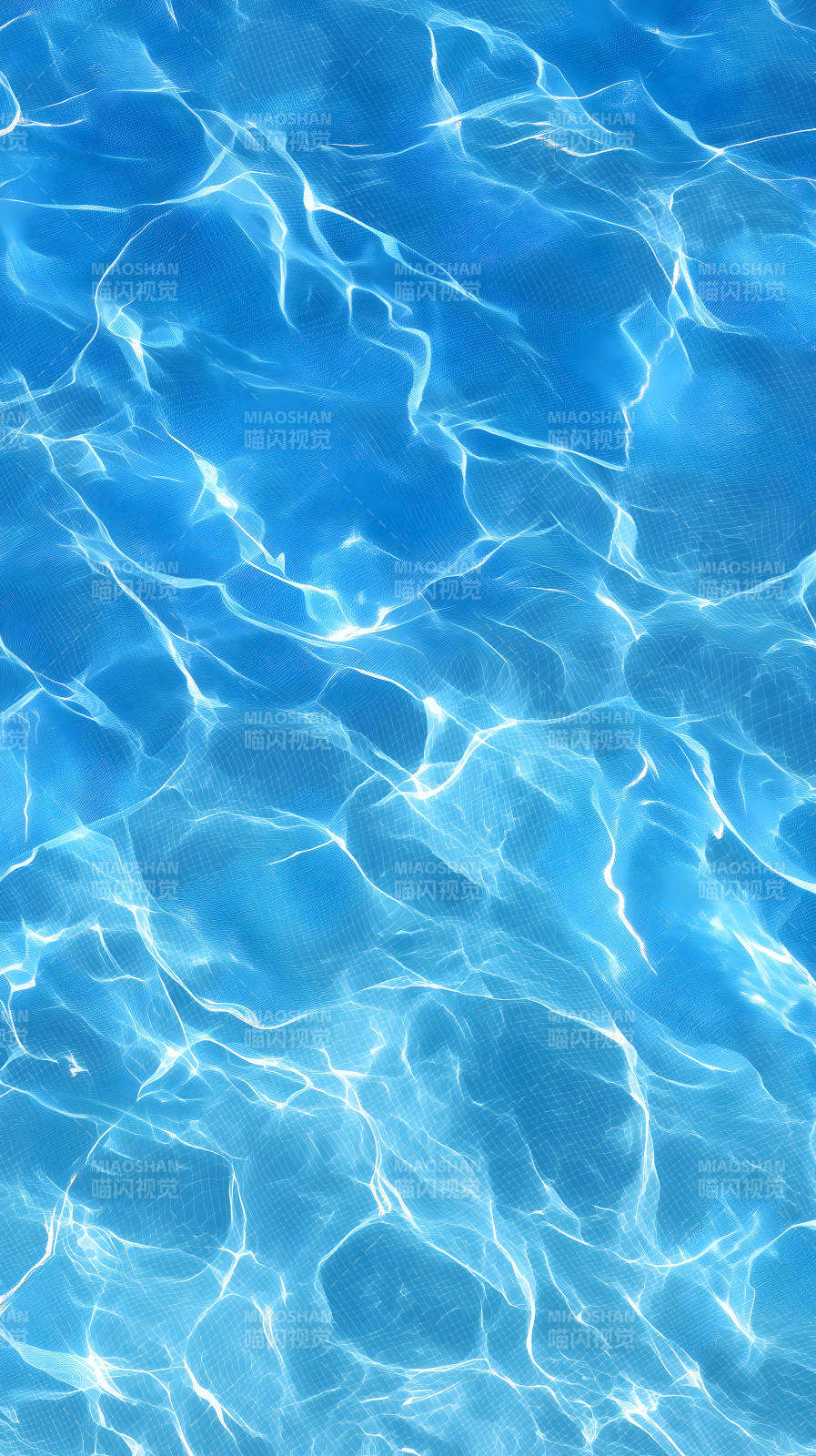 清澈碧蓝的泳池水波图片