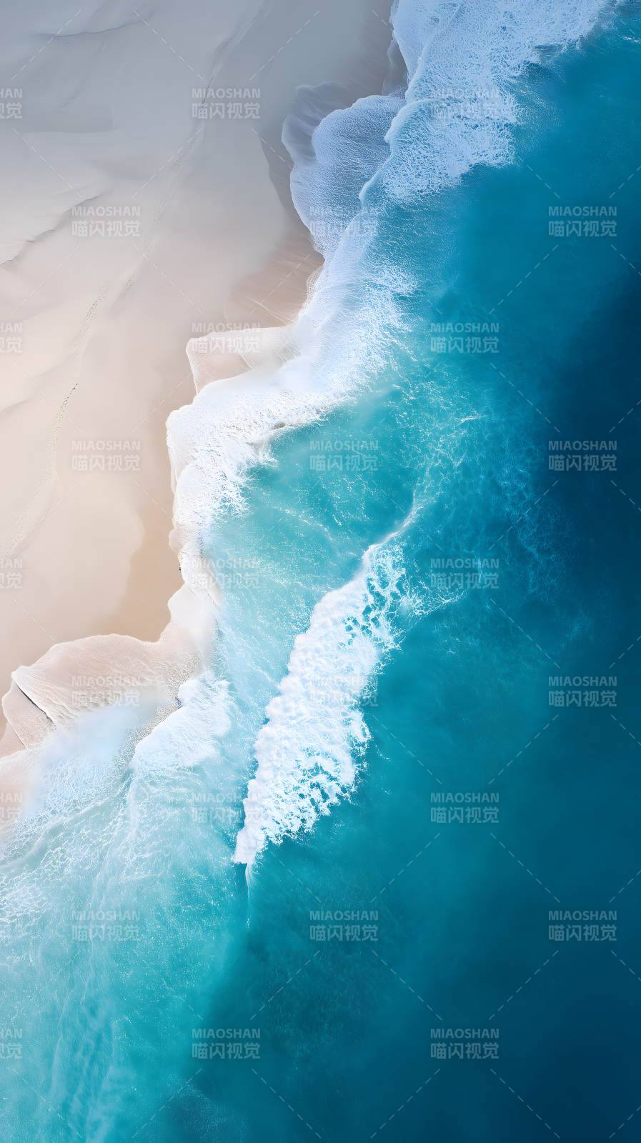 海浪轻拍细白沙滩图片