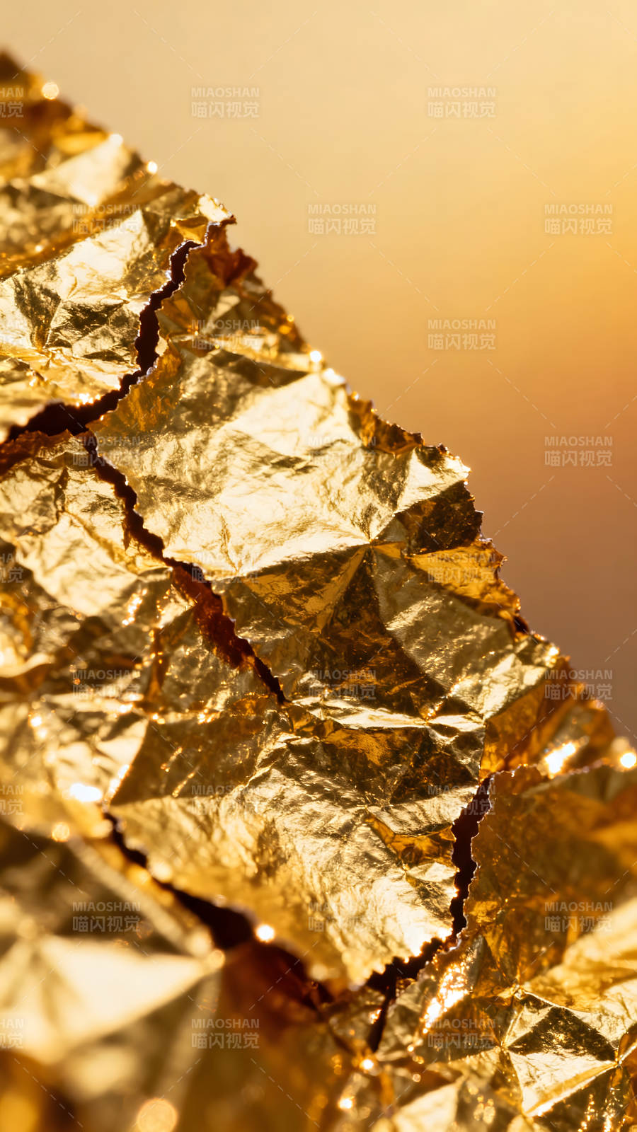 金箔细节特写光线下的闪耀图片