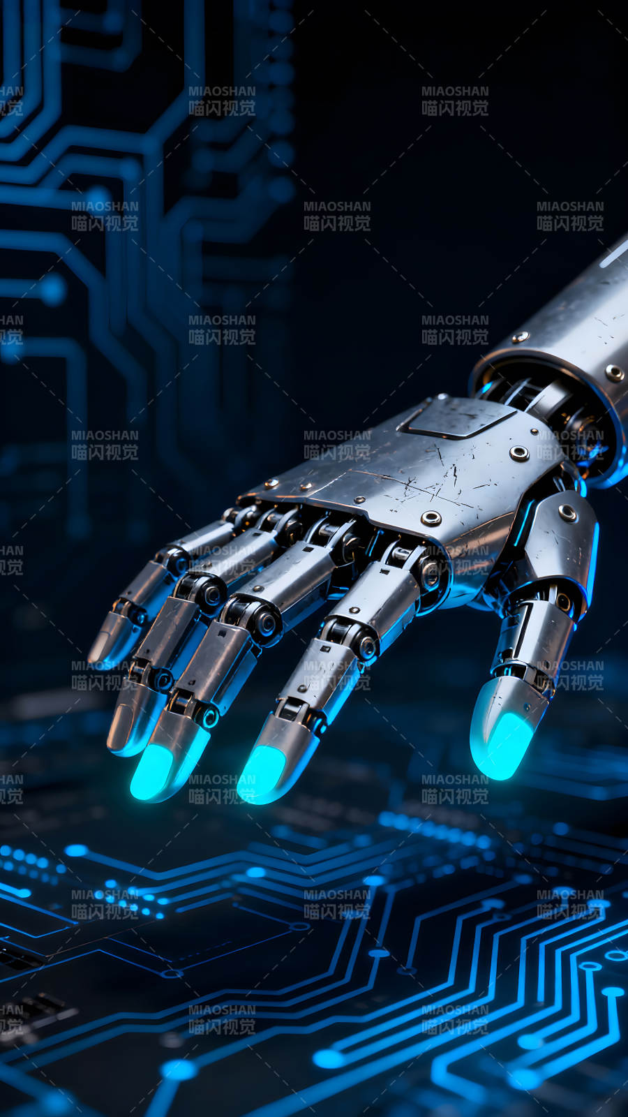 机器人手臂连接电路板科技感十足图片