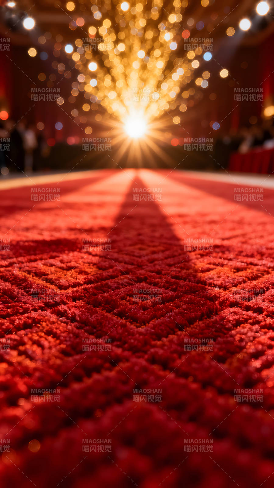 红毯聚光灯下的辉煌时刻图片
