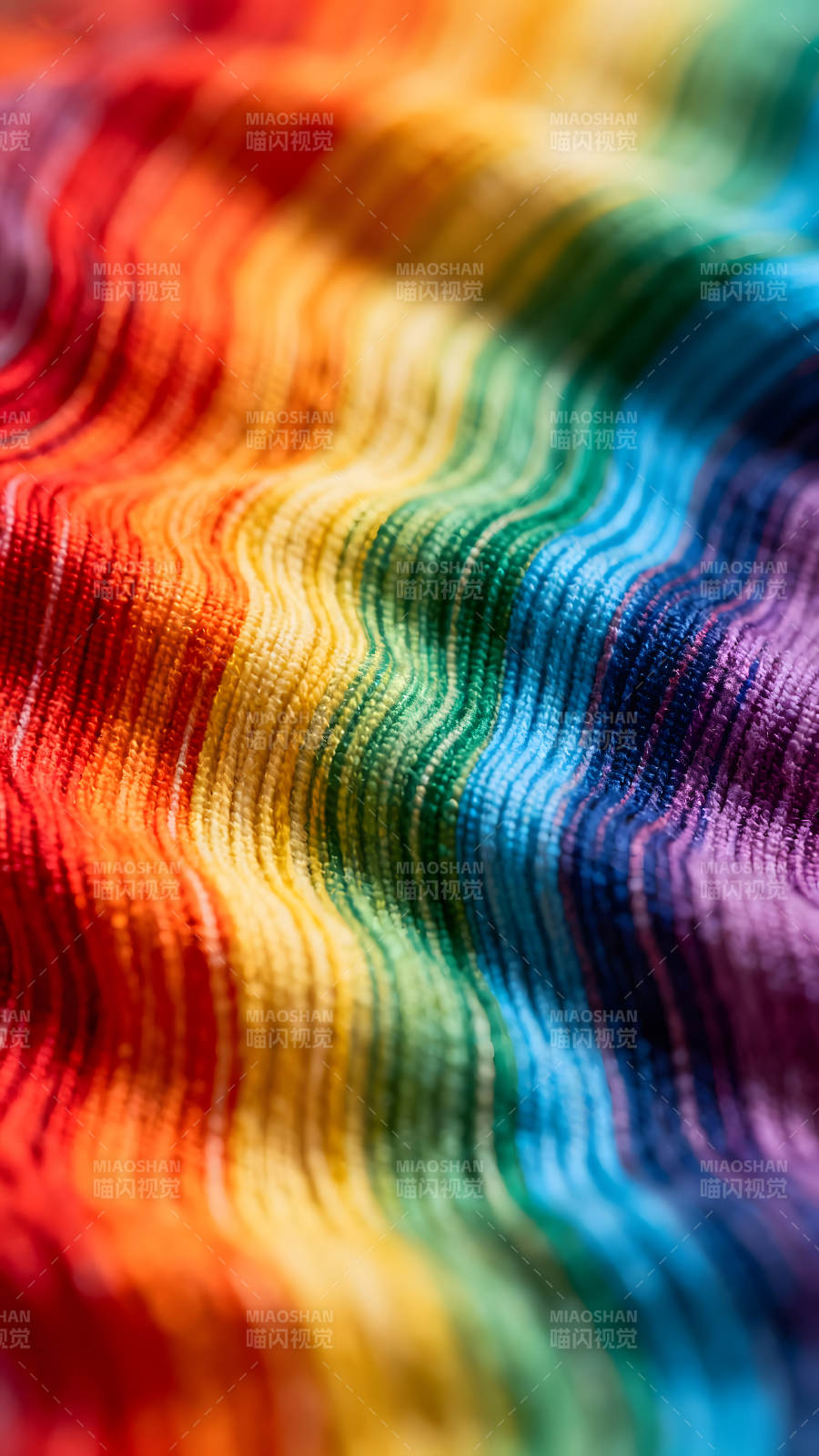 彩虹条纹织物特写图片