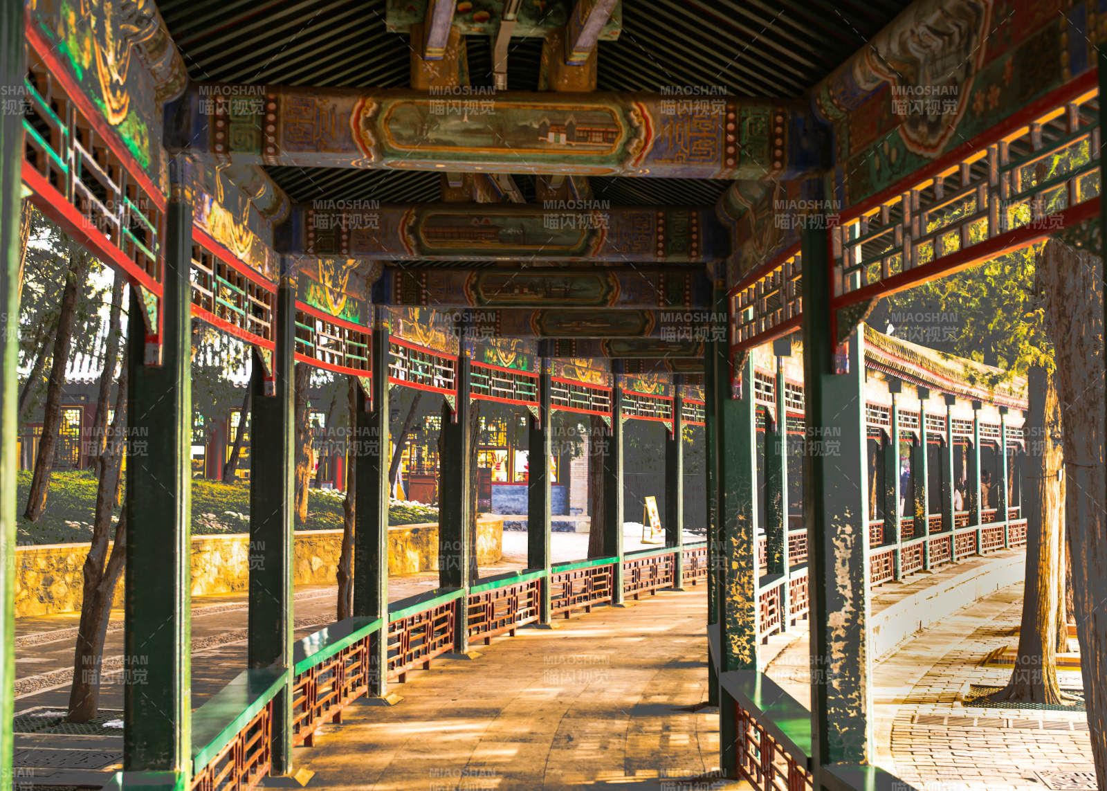 颐和园古色古香长廊图片