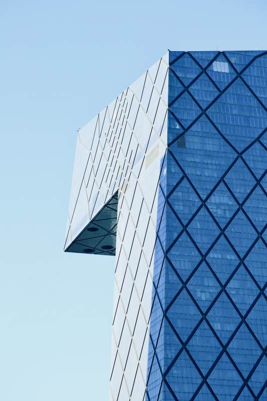 现代建筑之巅俗称大裤衩图片