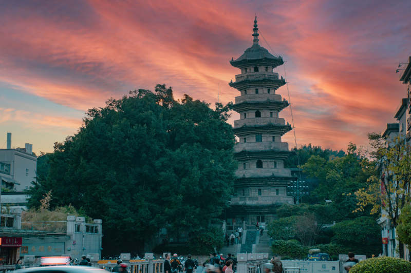 福州定光寺白塔乌塔图片