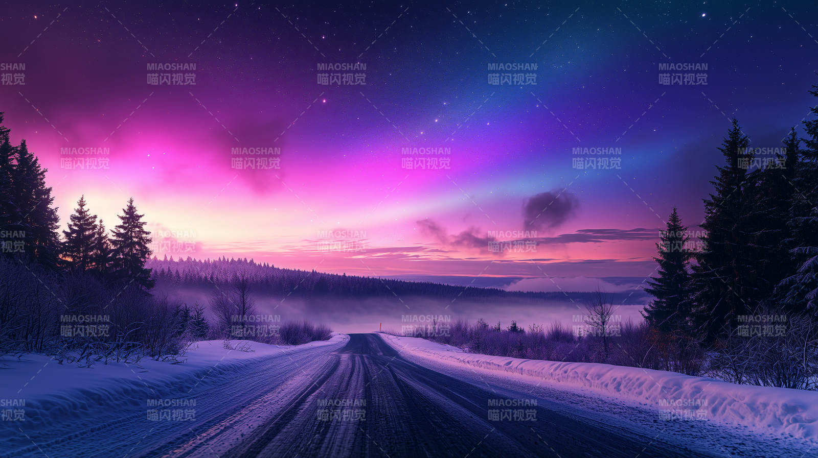 极光下的雪山公路图片