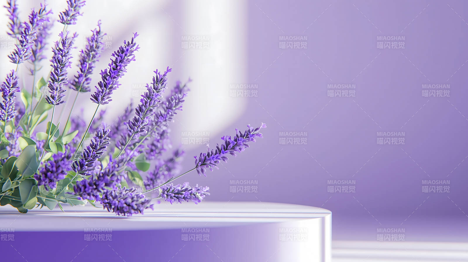 薰衣草与极简主义展台图片