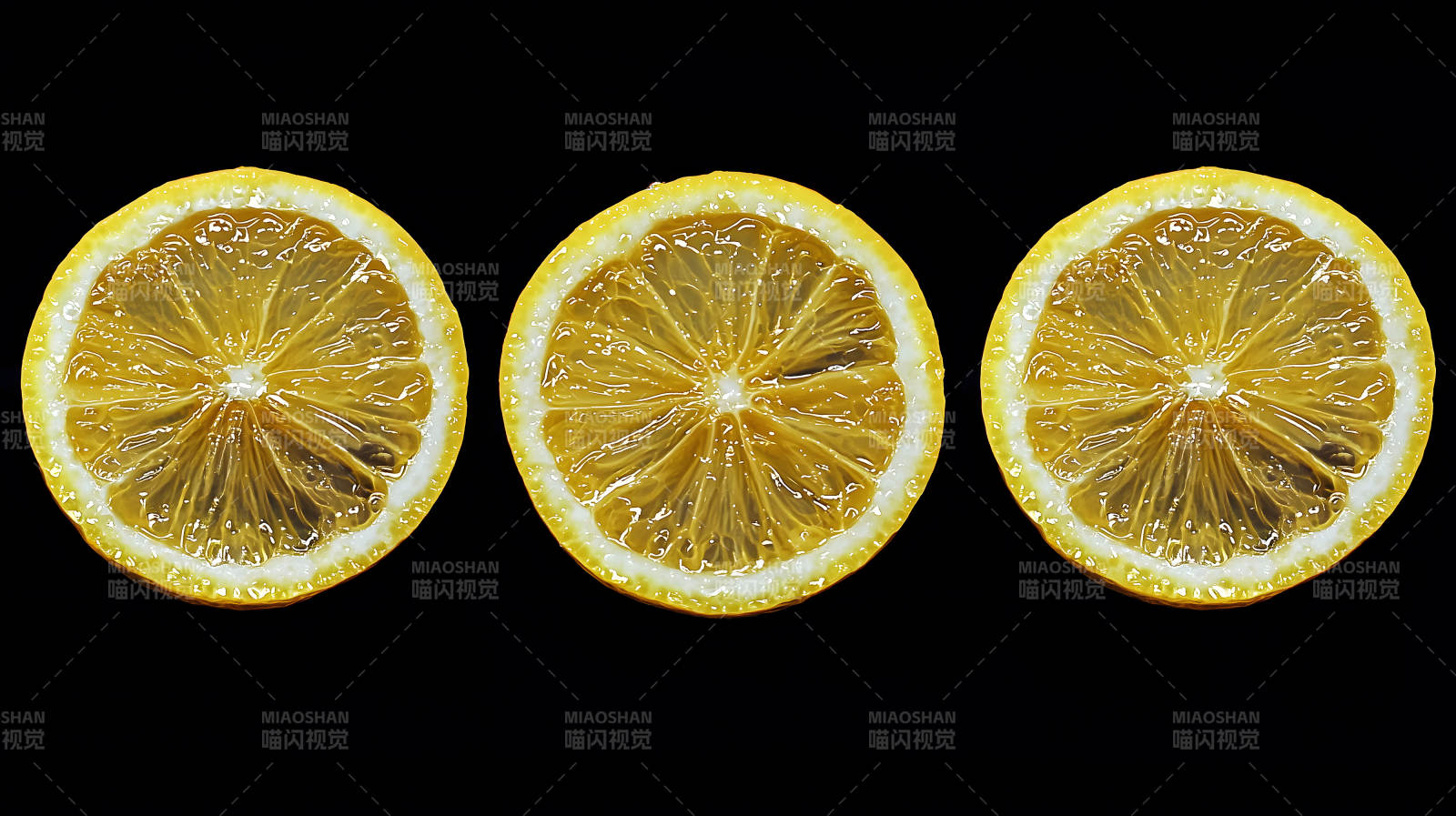 柠檬在水中飞溅的清爽图片