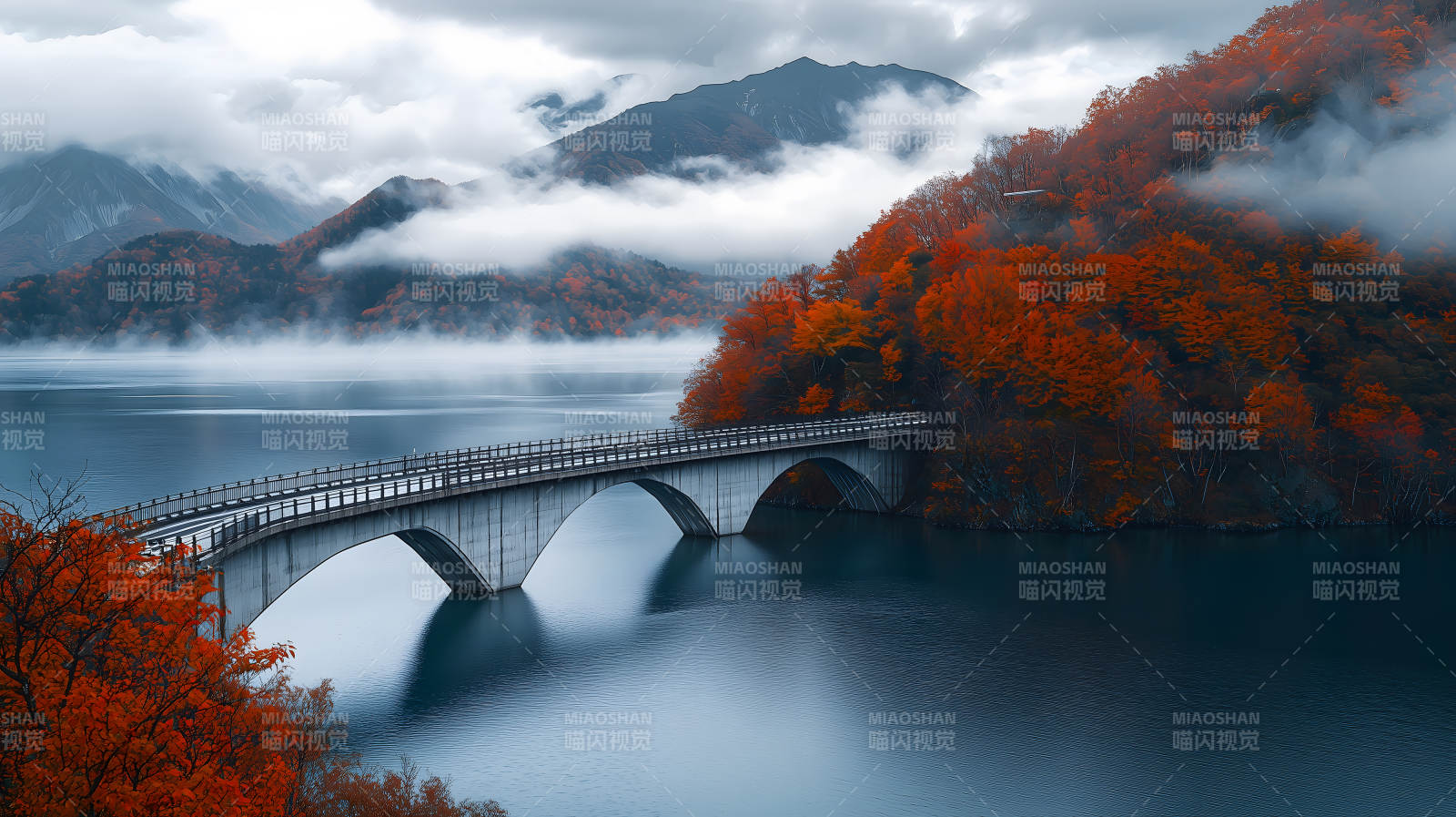 秋日湖光山色与桥图片