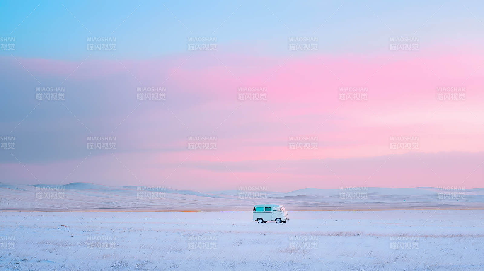 雪地粉霞面包车图片