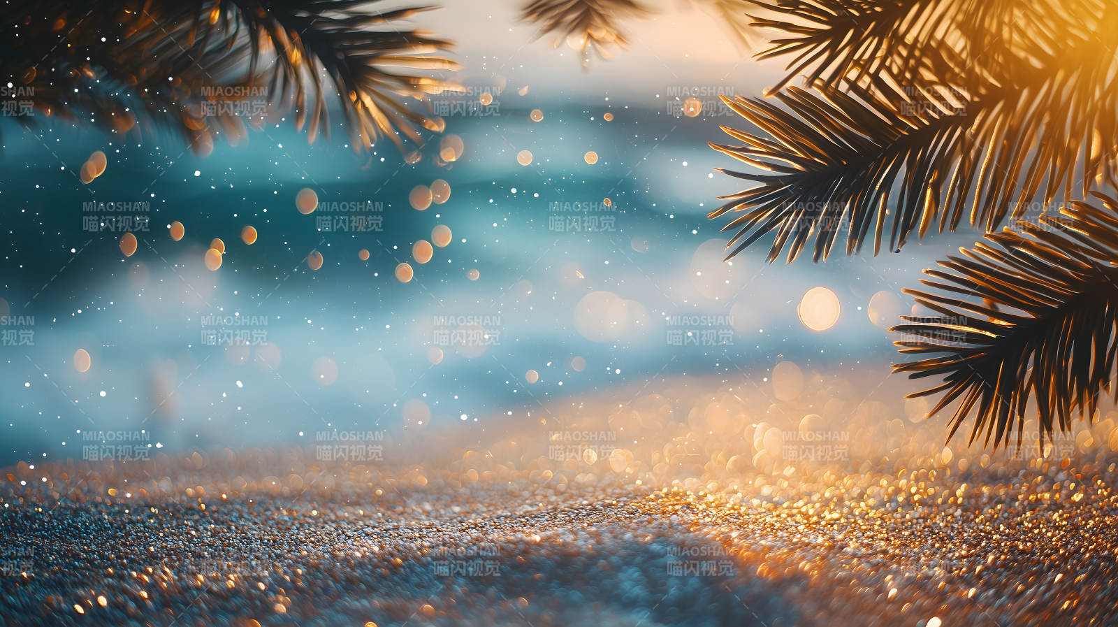 夏日海滩浪花闪烁棕榈添情图片