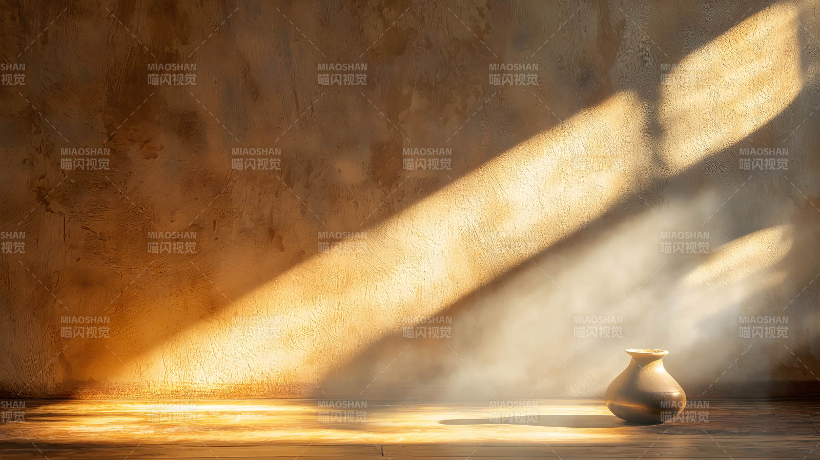 空旷室内阳光洒落图片