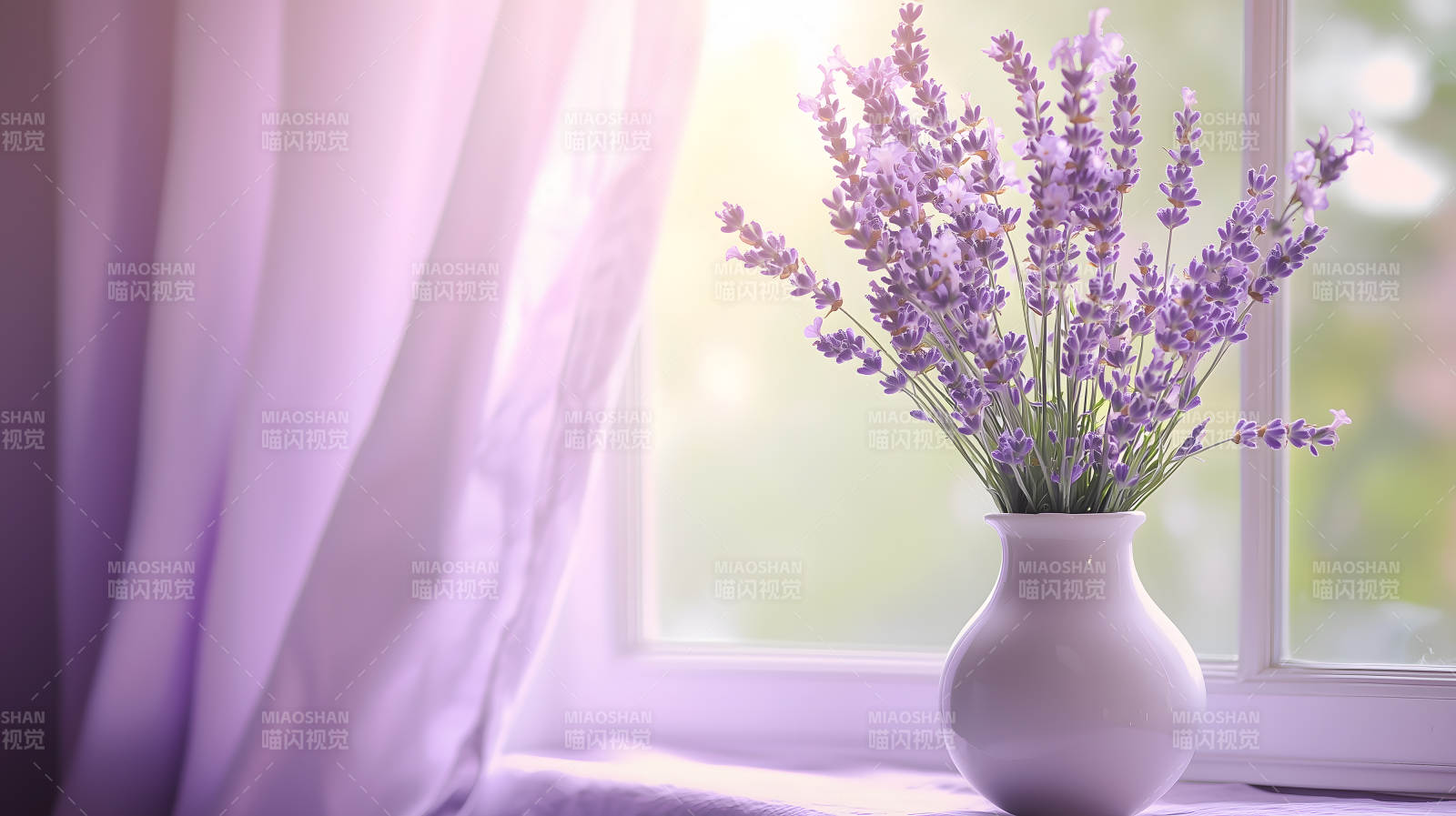 窗边薰衣草瓶图片