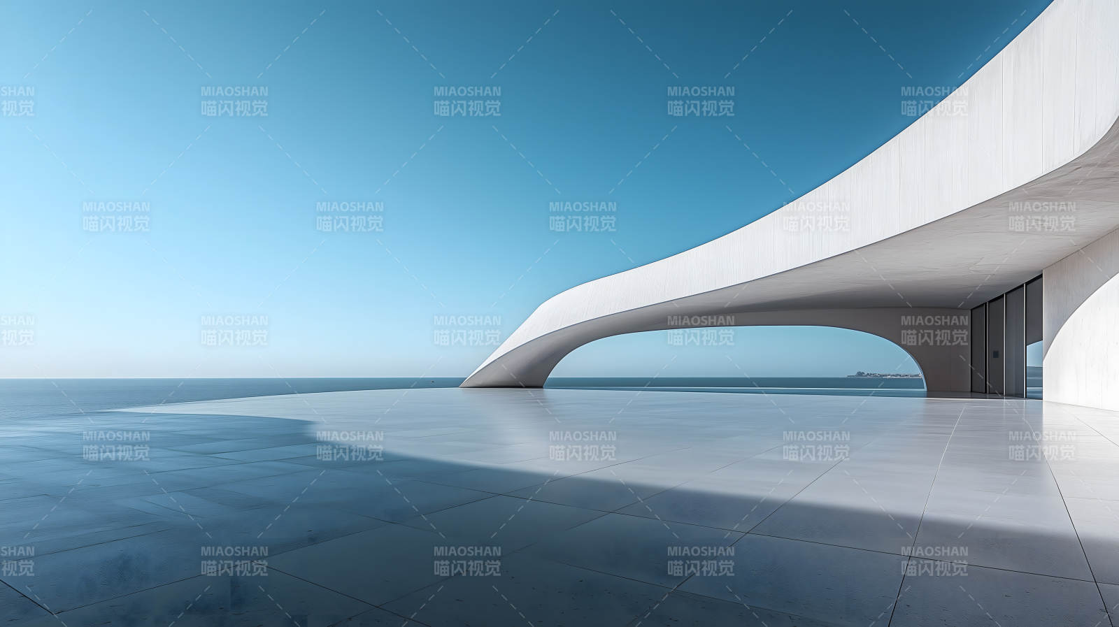 极简白色建筑旁的开阔海景平台图片