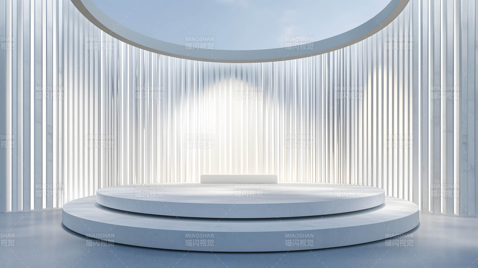 白色竖条纹空间内的圆形白色展示台图片