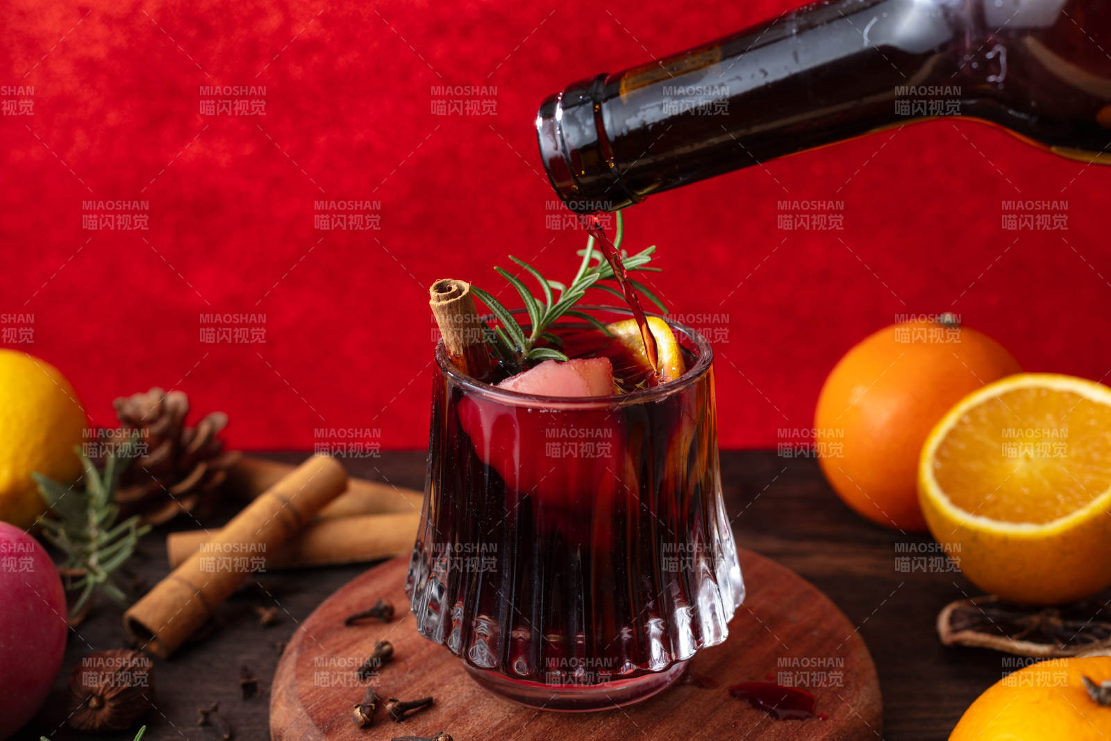 热红酒配香料水果图片