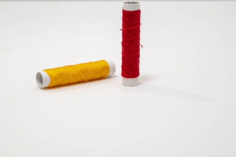 红黄线轴静置图片