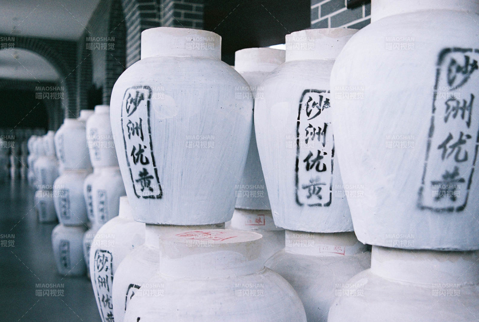 沙洲优黄酒坛图片