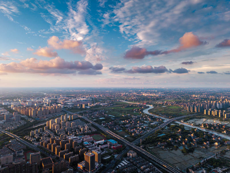浙江省杭州市临平去东湖高架城市黄昏美景图片