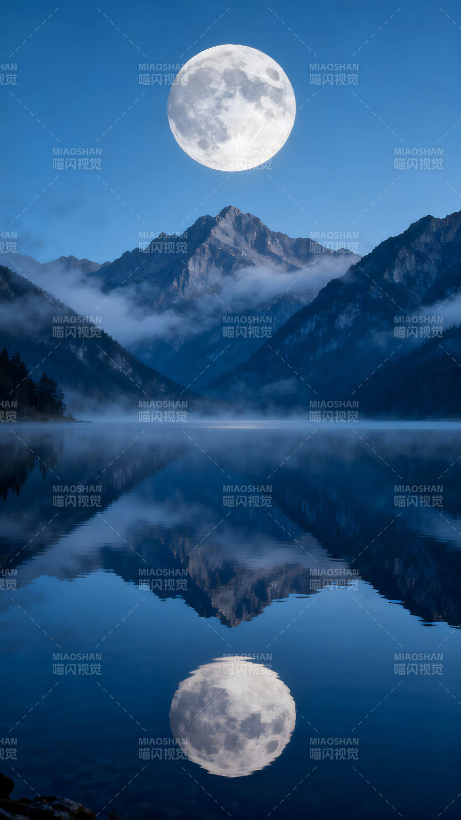 月光下的山湖美景图片