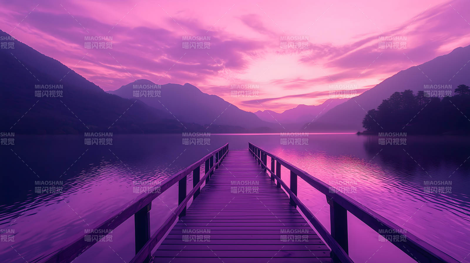 湖光山色的紫色梦境图片