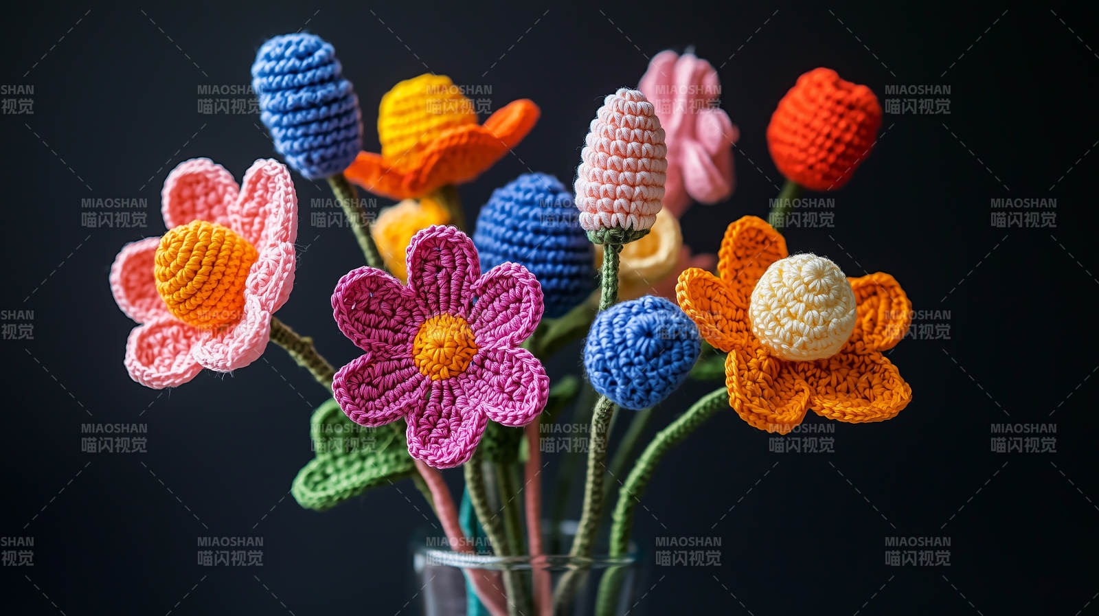 钩针编织的彩色花束图片